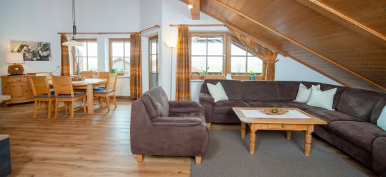 Wohnraum der Ferienwohnung 12 im Ferienhaus Haußmann, Schwangau